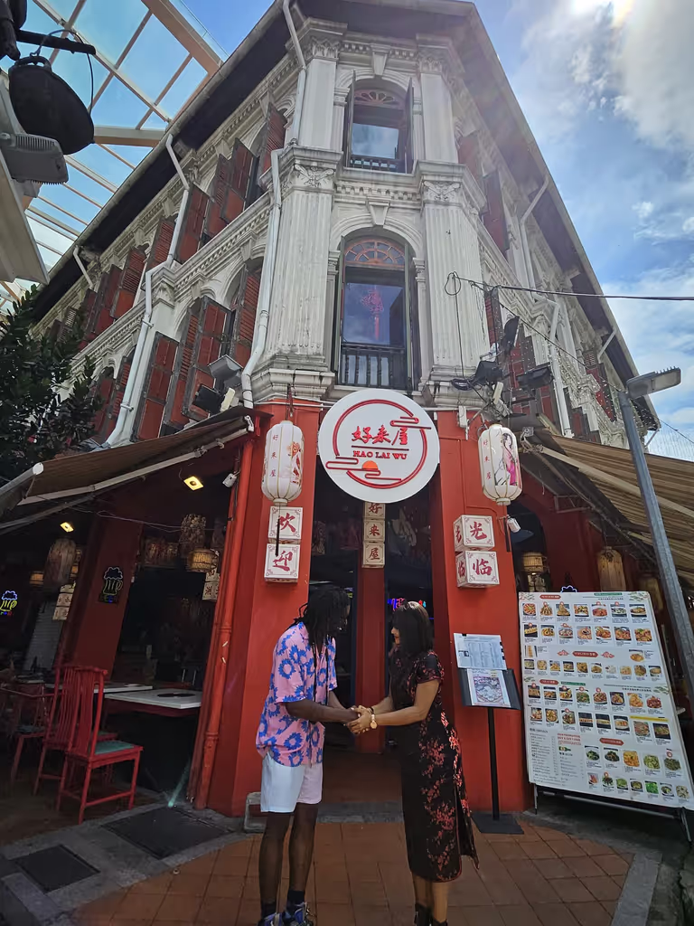 Singapore Private Tour - Guests at Chinatown