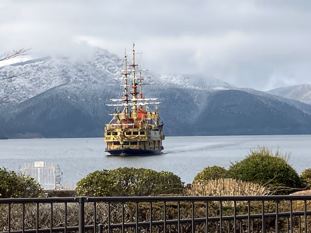 Tokyo Private Tour - Pirate ship on Lake Ashi