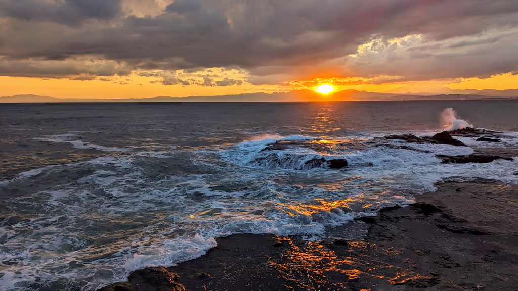 Kamakura Private Tour - The rocky coast off of Enoshima Island.