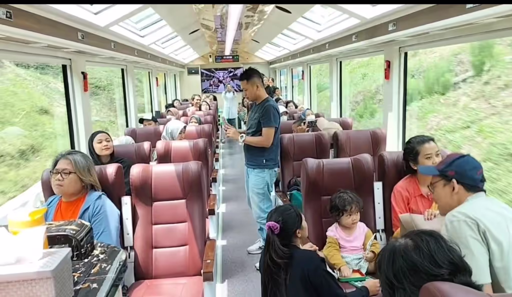 Jakarta Private Tour - Panoramic train