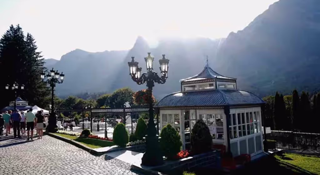 Bucharest Private Tour - lunch with a view at the castle