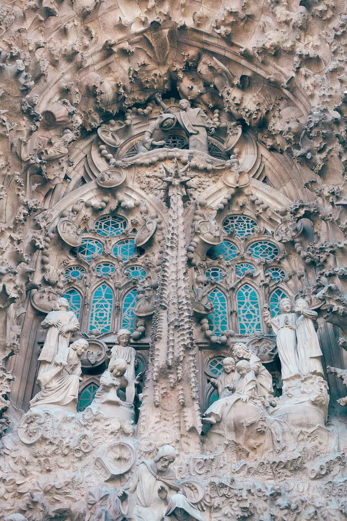 Barcelona Private Tour - Sagrada Familia Facade ❤️