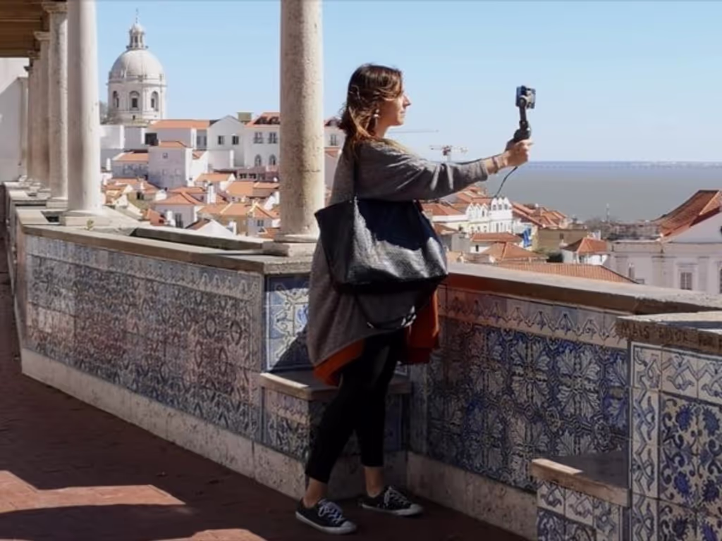 Lisbon Private Tour - Viewpoint over Alfama