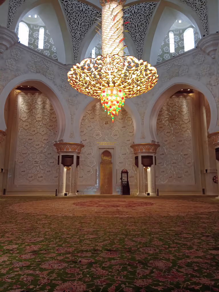 Abu Dhabi Private Tour - Grand Mosque chandelier