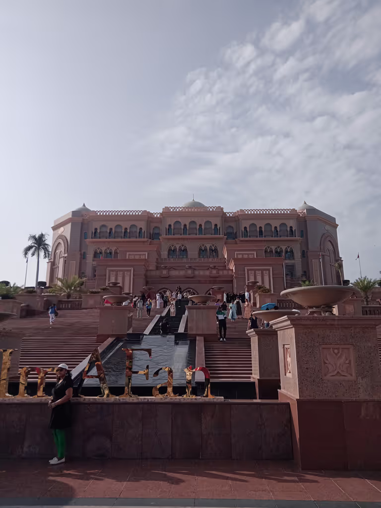 Abu Dhabi Private Tour - Emirates Palace hotel photo stop