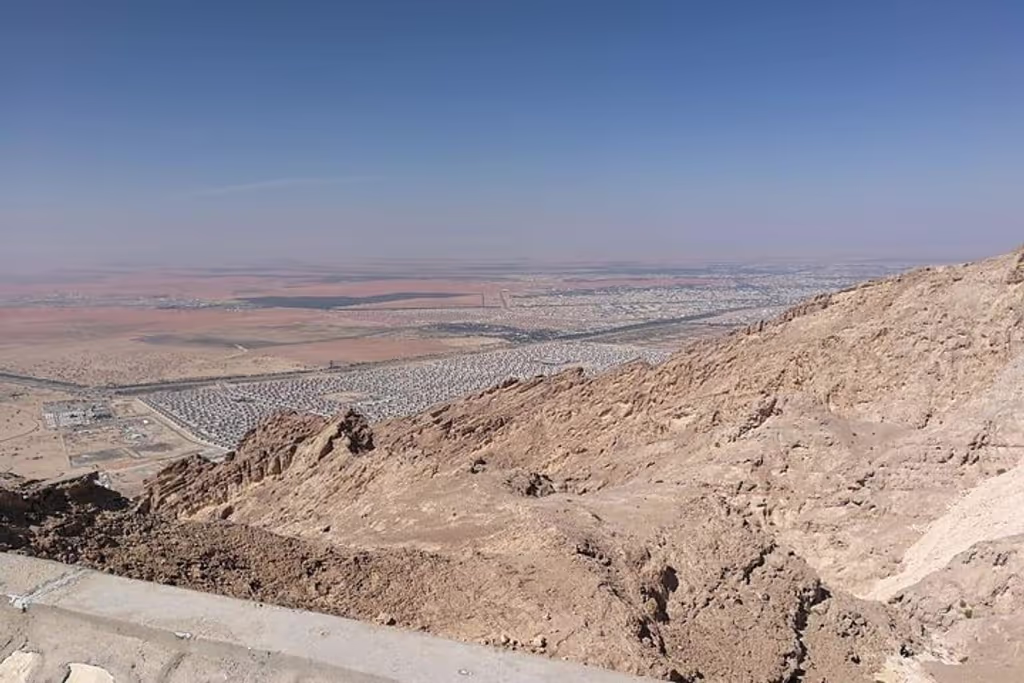 Abu Dhabi Private Tour - Jebel Hafeet photo stop