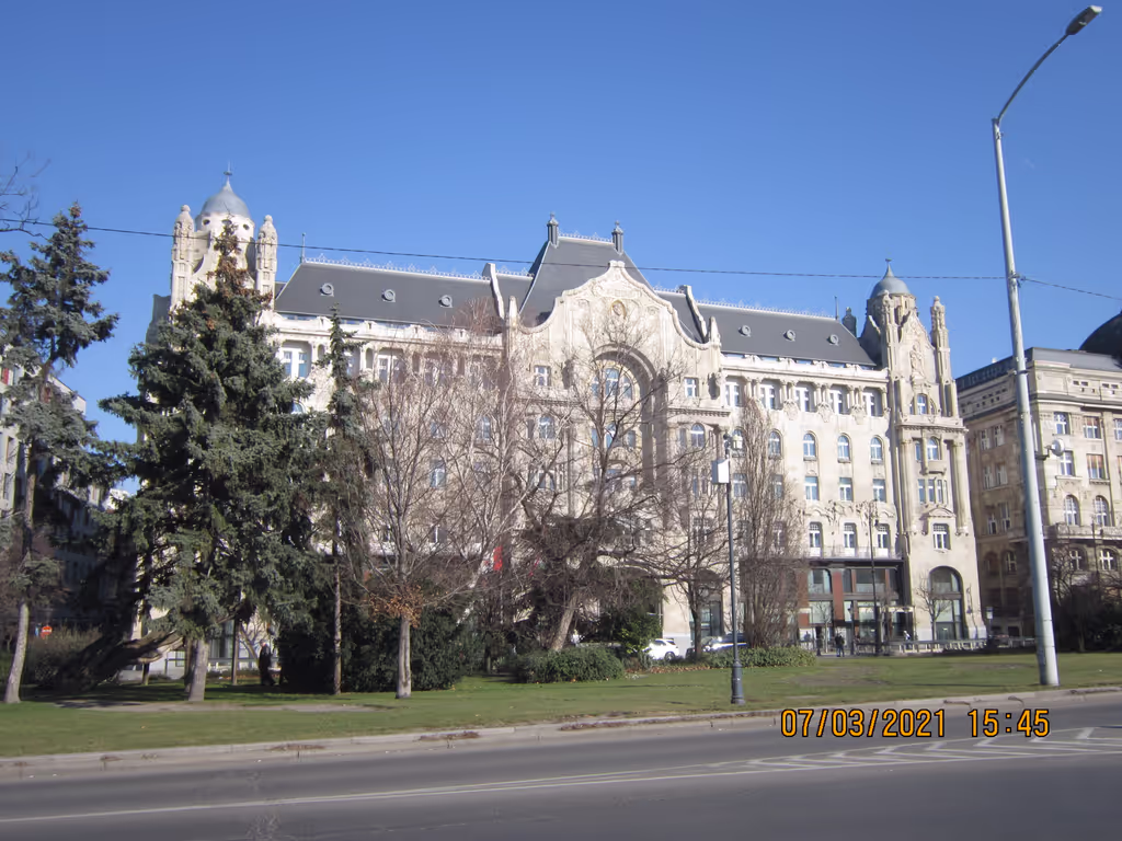 Budapest Private Tour - Hotel Gresham on Széchenyi Square