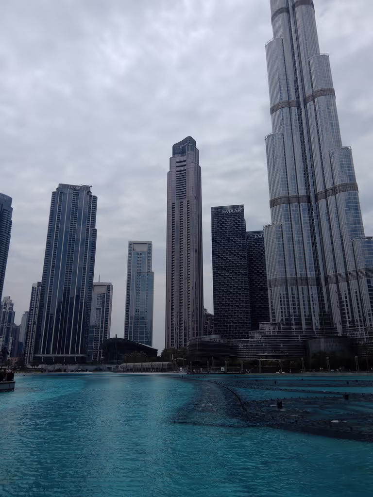 Dubai Private Tour - Dubai fountain area