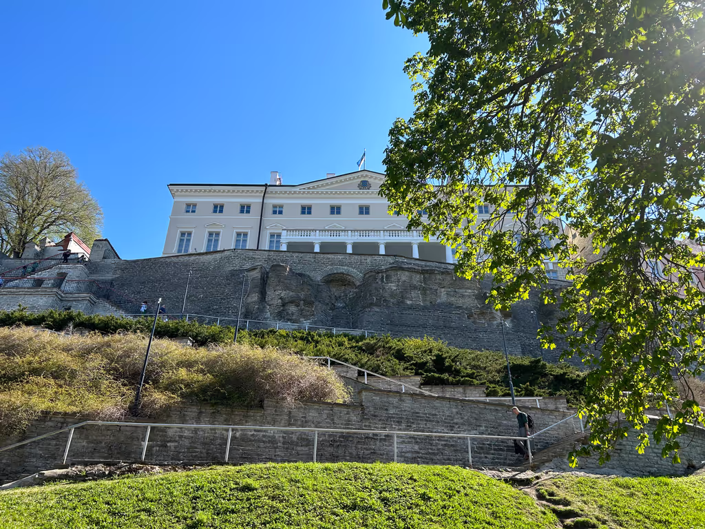 Tallinn Private Tour - Cliffs of Old Town