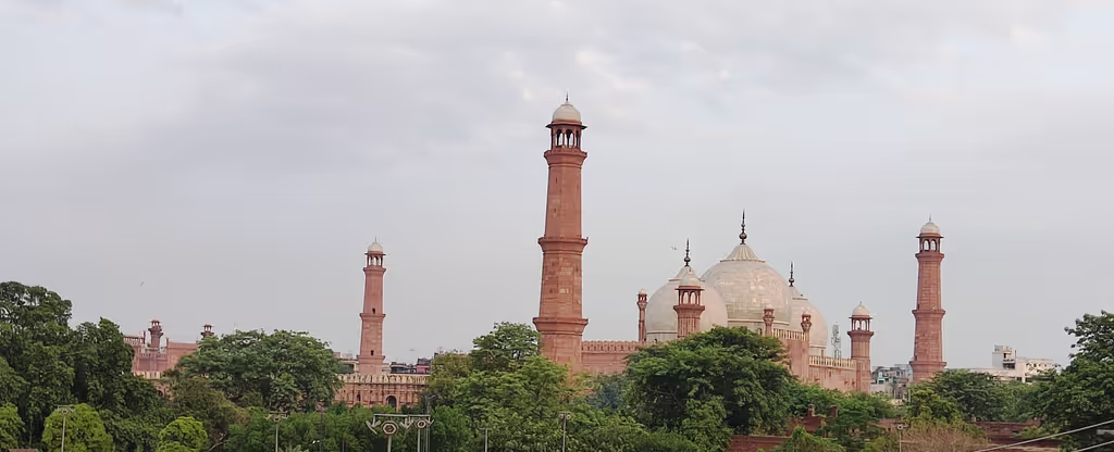 Lahore Private Tour - Badshahi Mosque, Lahore