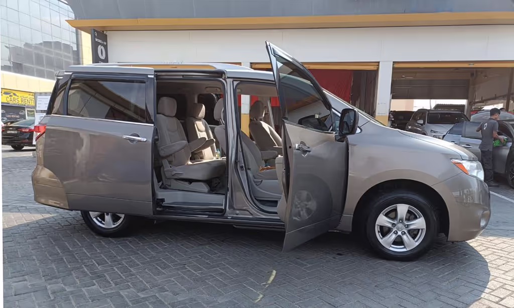 Dubai Private Tour - Private Luxury Vehicle