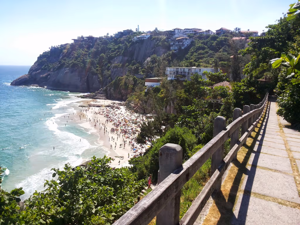 Rio de Janeiro Private Tour - Joatinga's beach, inside a rich condominium