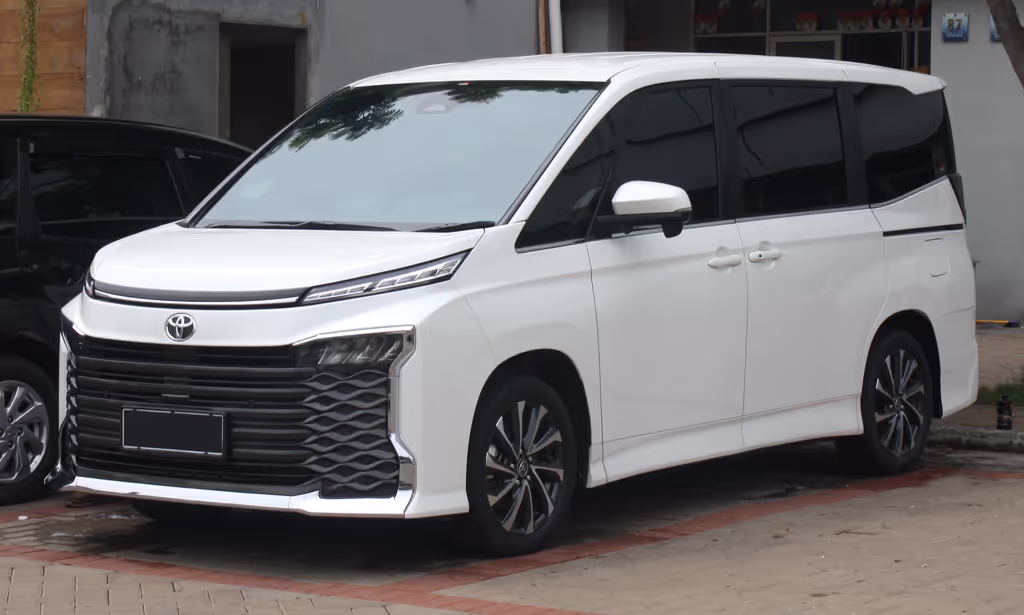 Fukuoka Private Tour - TOYOTA Voxy