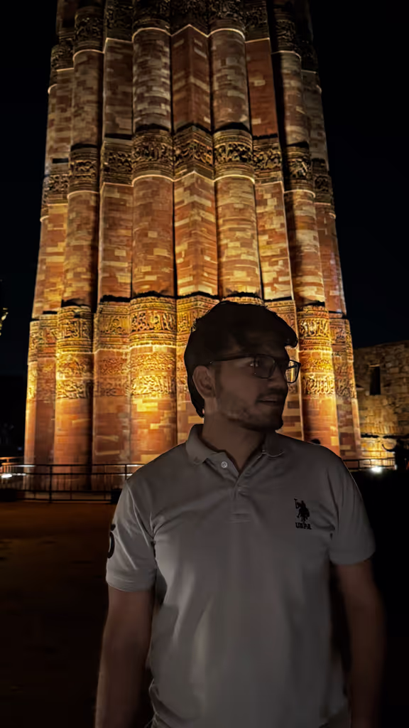 Delhi Private Tour - Details of qutub minar by Local