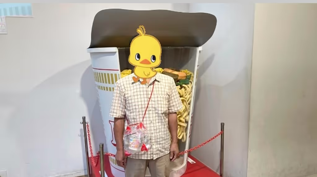 Osaka Private Tour - Souvenirs of cupnoodles