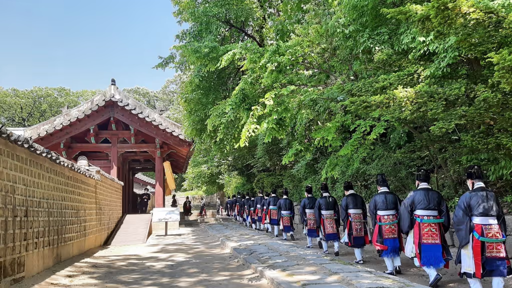 Seoul Private Tour - UNESCO World Heritage Jongmyo Syrine
