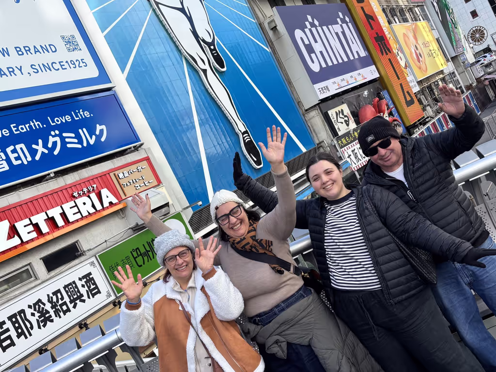 Osaka Private Tour - On an Ebishu-Bridge, Doton-Bori, Chuo-ku, Osaka ci