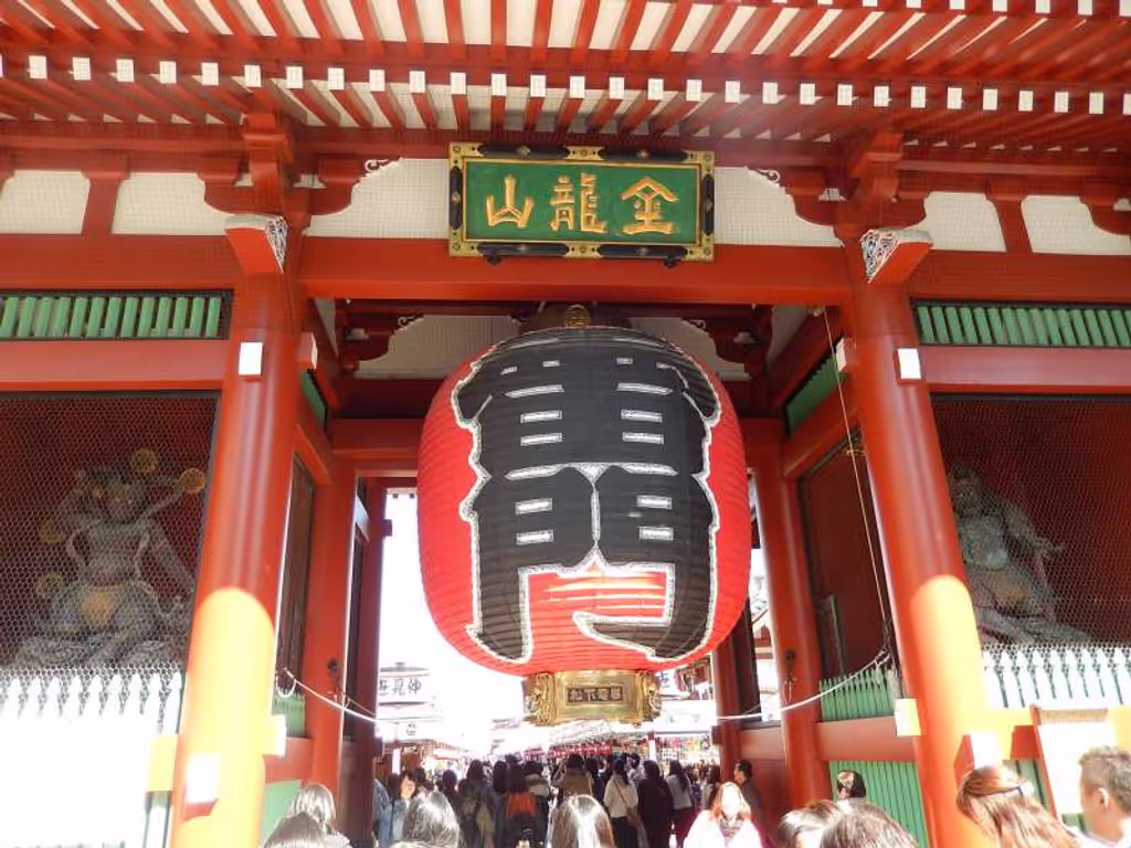 Tokyo Private Tour - Kaminarimon gate in Asakusa