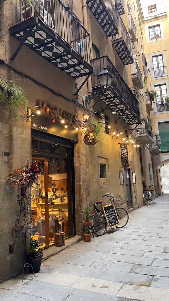 Barcelona Private Tour - Old town local shops