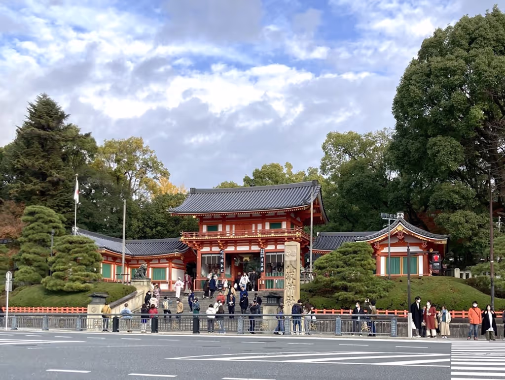 Kyoto Private Tour - West gate of Yasaka Shrine
