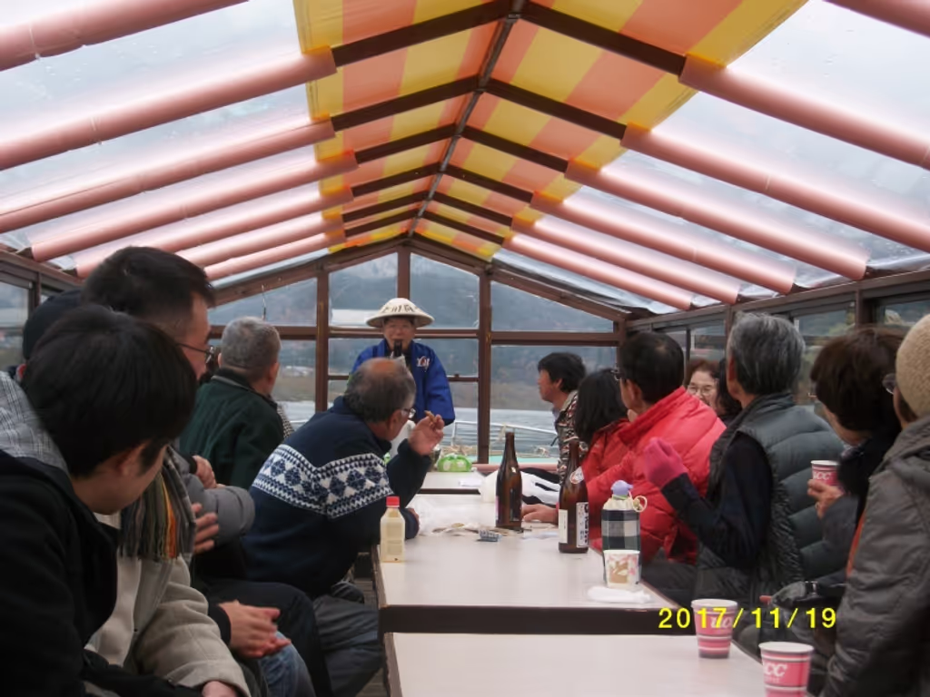 Yamagata Private Tour - Inside the Boat  (We are on the same boat!)