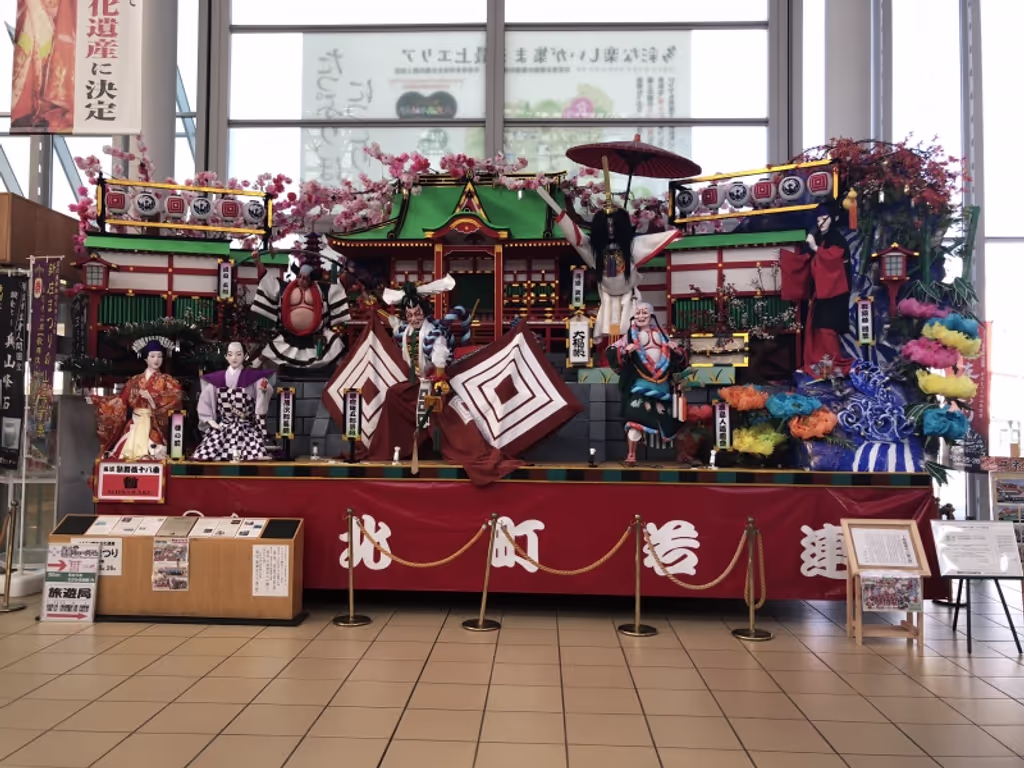 Yamagata Private Tour - The Best Float by Shinjo Station Master
(Shinjo Station, Teminal for Yamagata Shinkansen Bullet Train)