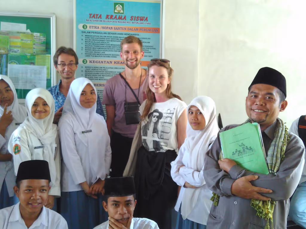 Lombok Private Tour - With the students from the village