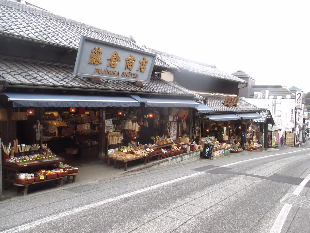Chiba Private Tour - Souvenir Shop on approach