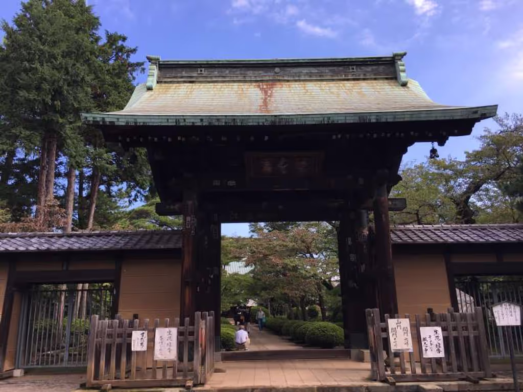 Tokyo Private Tour - Le portail du temple Goutoku-ji.