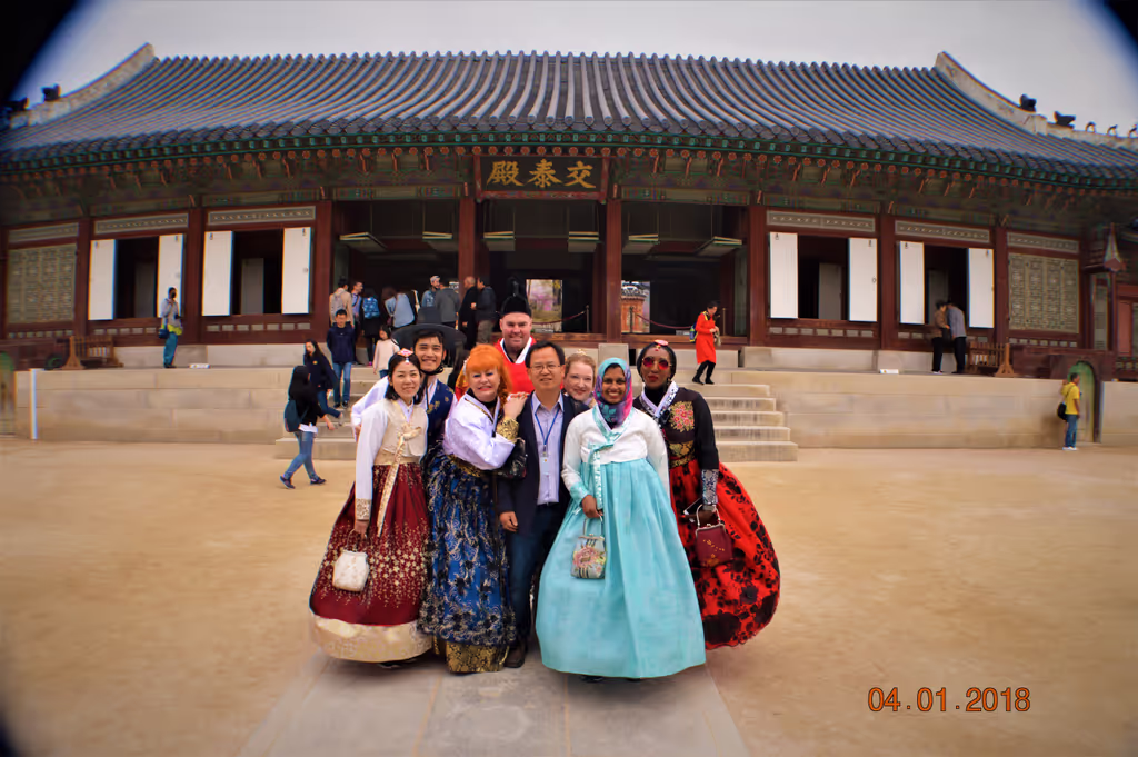 Seoul Private Tour - Queen's living area