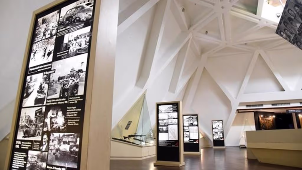 Surabaya Private Tour - Museum Sepuluh November