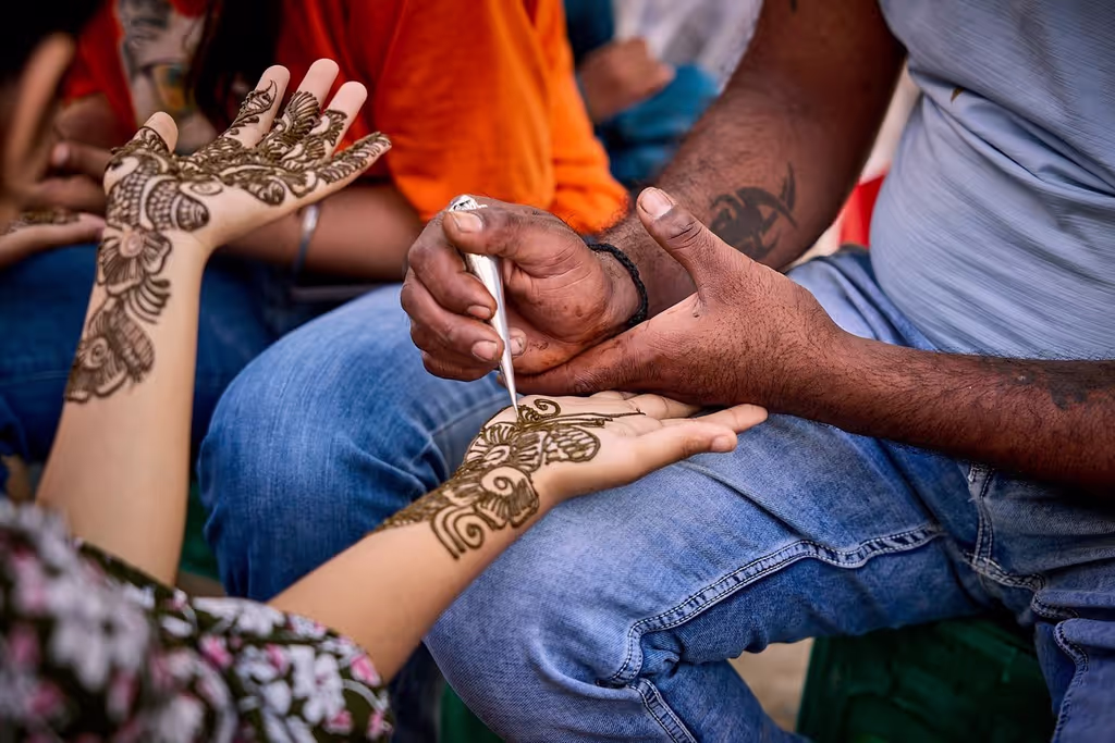Delhi Private Tour - Henna vendor in Delhi