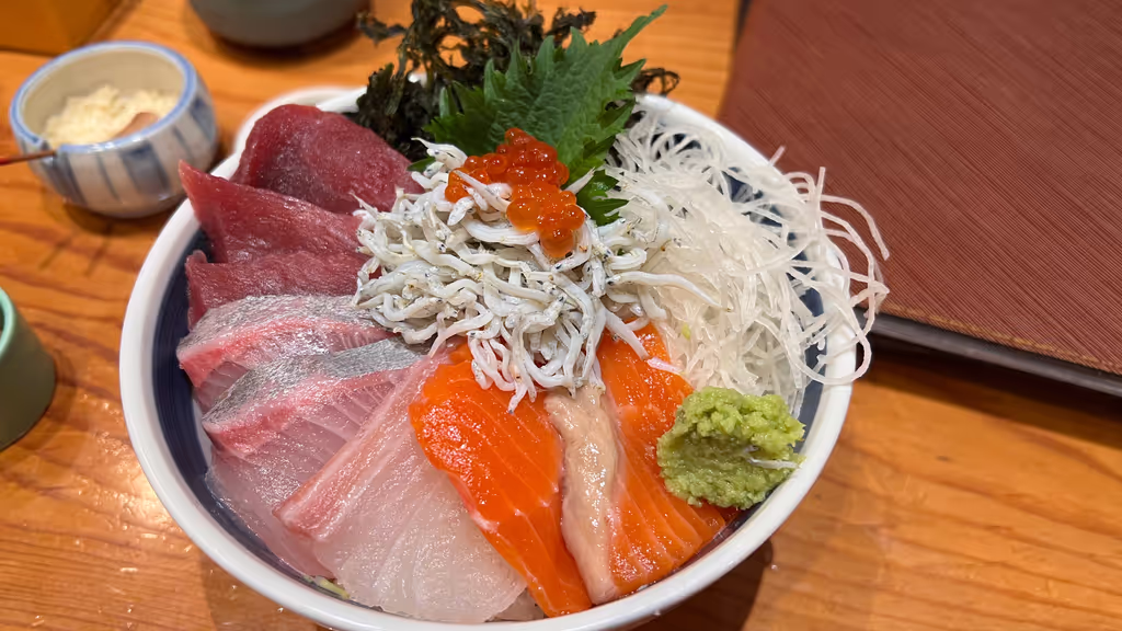 Nagoya Private Tour - Sea food rice bowl