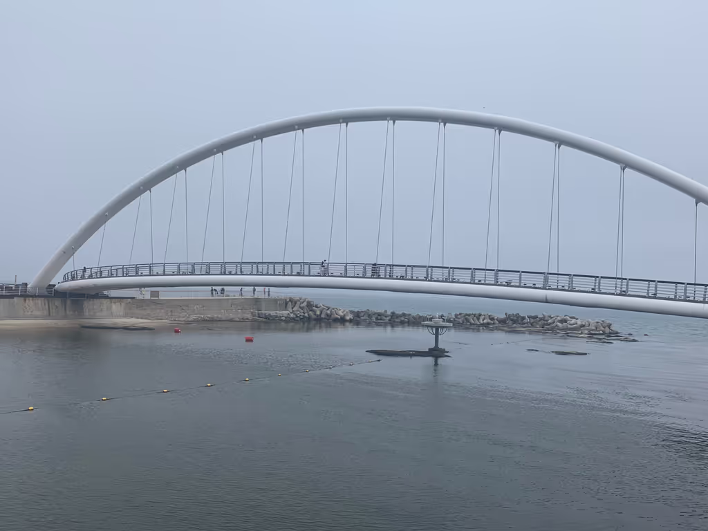 Seoul Private Tour - A bridge at the Gyeongpo beach
