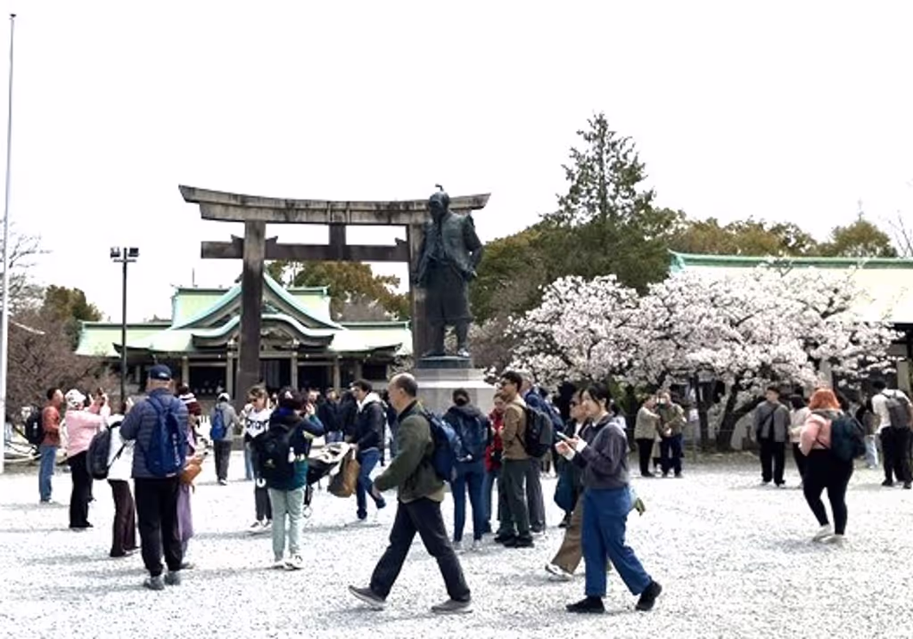 Osaka Private Tour - Statue of Toyotomi Hideyoshi