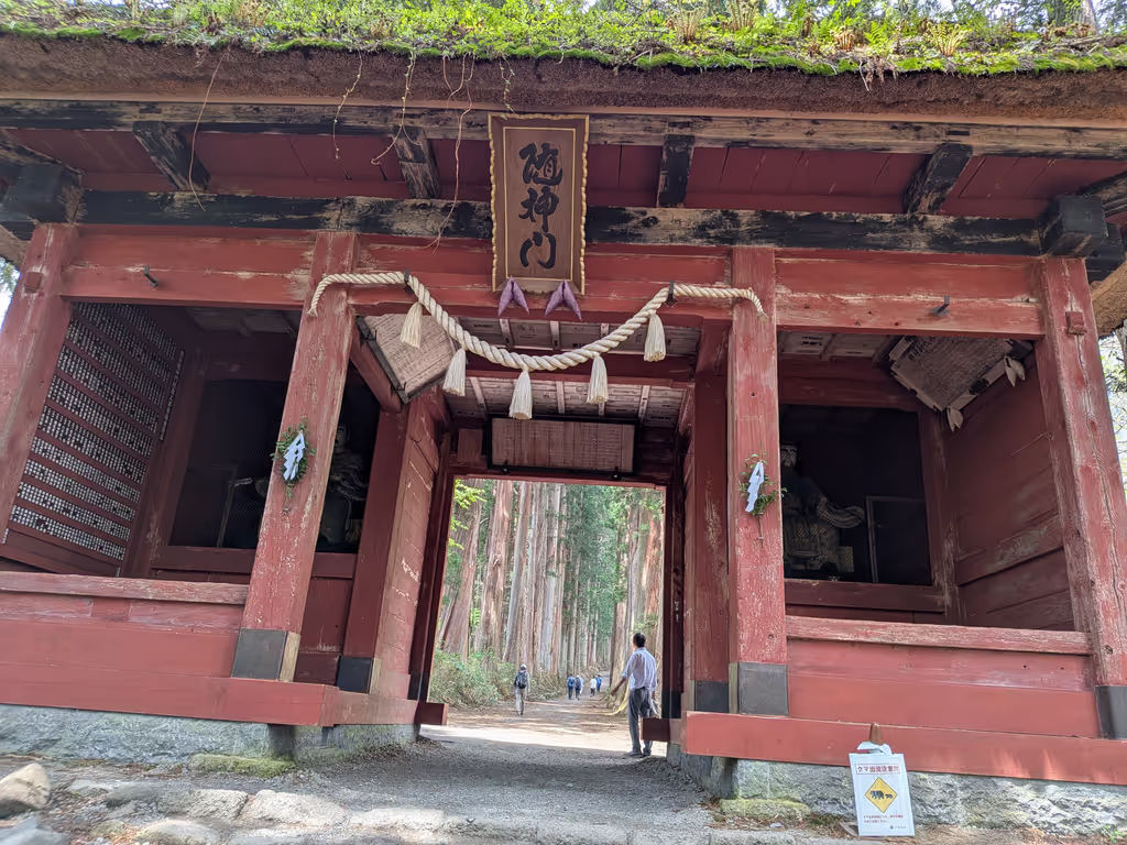 Nagano Private Tour - Zuijinn-mon Gate