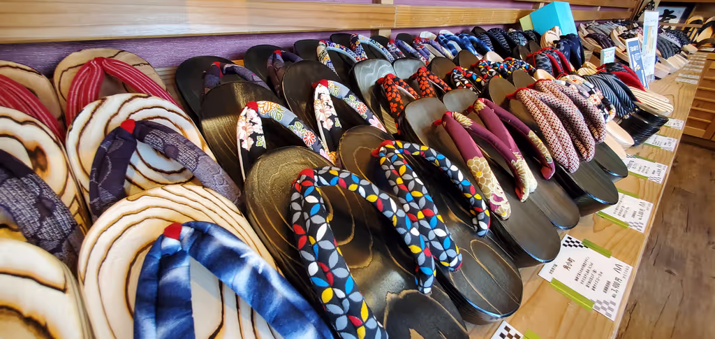 Oita Private Tour - Authentic Japanese wooden sandal "GETA"