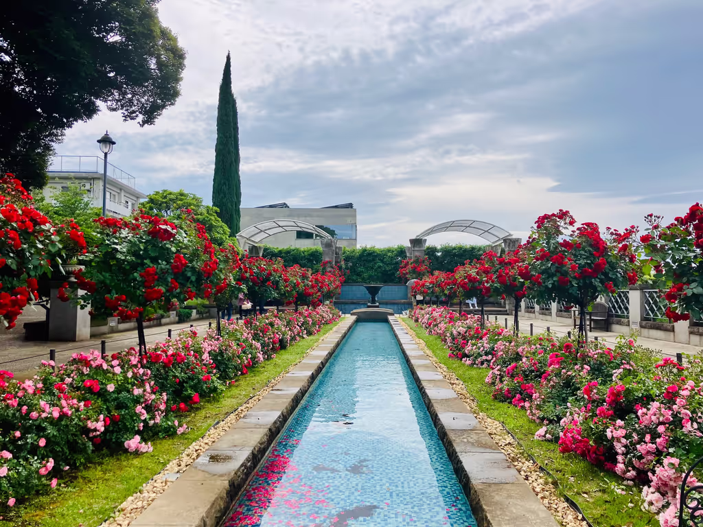 Yokohama Private Tour - Diplomat's House Water Fountain with Roses