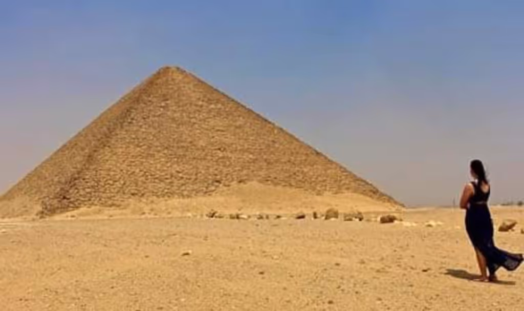 Giza Private Tour - The Red Pyramid at Dahshur