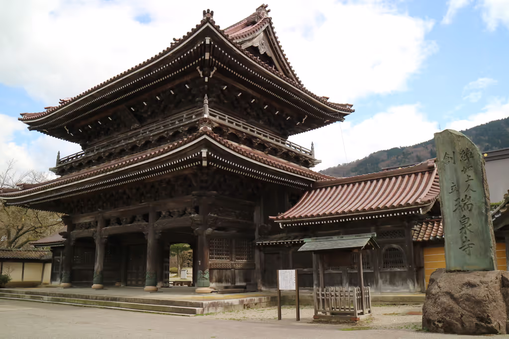Toyama Private Tour - Zuisenji Temple in Inami
