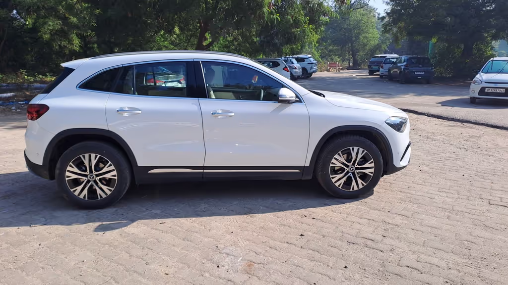 Delhi Private Tour - Mercedes GLA Side
