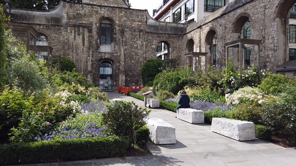 London Private Tour - Christchurch Greyfriars Garden