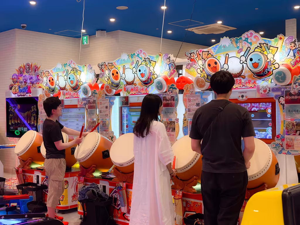 Tokyo Private Tour - Taiko drum game at the Game Center