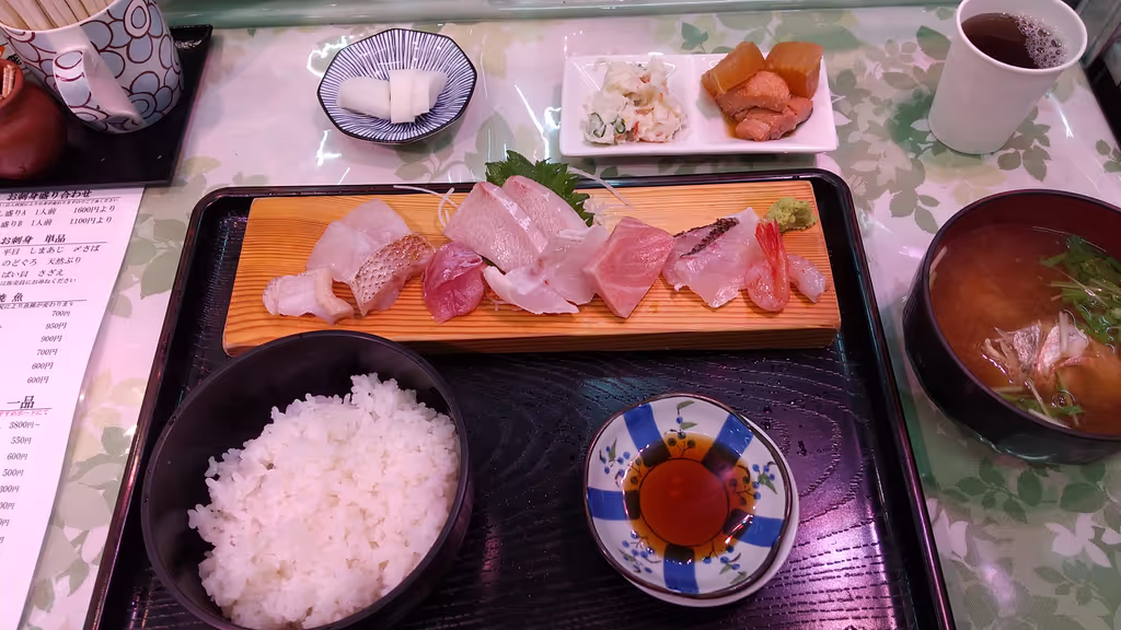 Niigata Private Tour - Sashimi lunch at the market restaurant