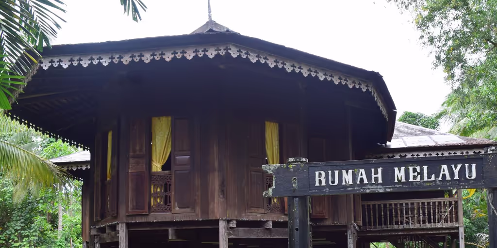 Sarawak Private Tour - Malay Town House