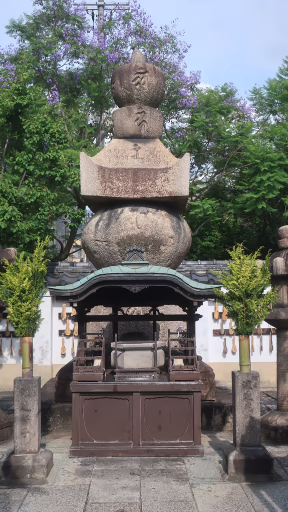 Osaka Private Tour - Th grave stone of Honda Tadatomo
