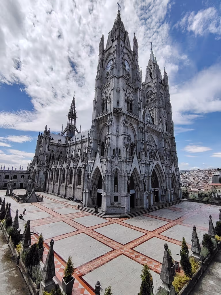 Quito Private Tour - BASILICA NACIONAL