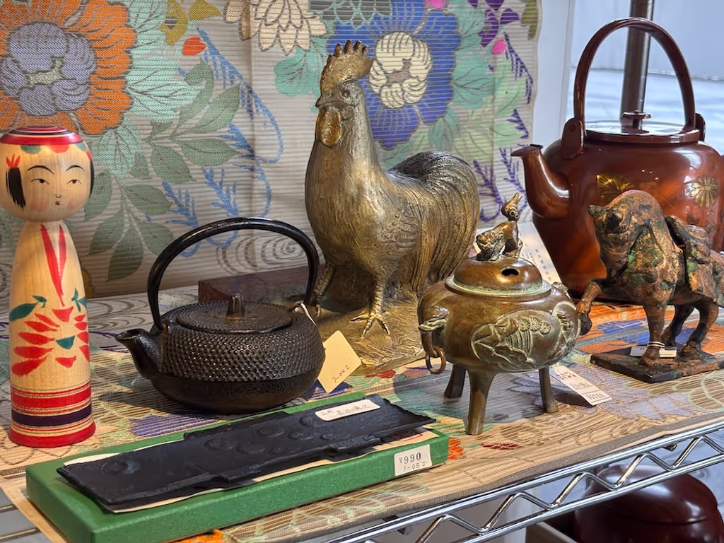 Miyagi Private Tour - Vintage shop