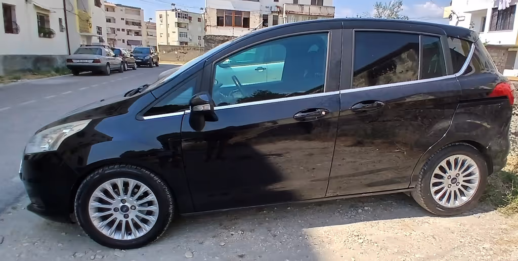 Berat Private Tour - One of the cars we will use to climb the Castle