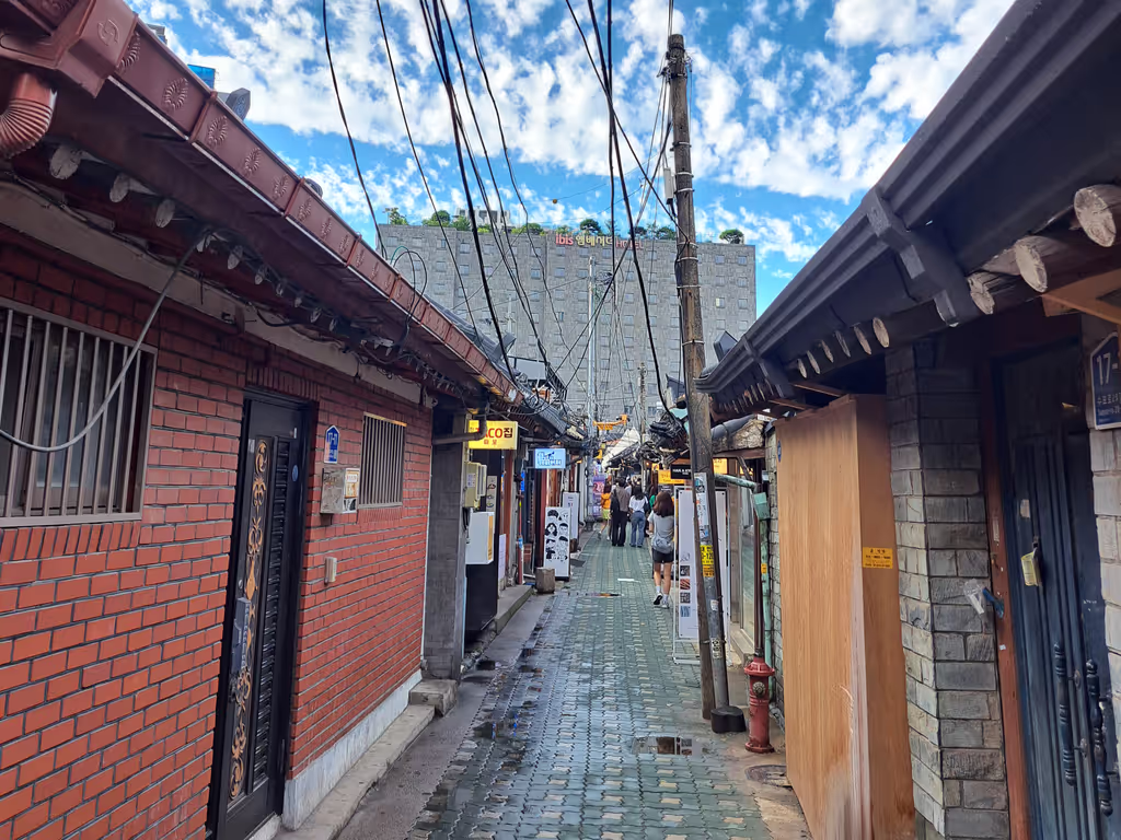 Seoul Private Tour - Ikseon-dong Hanok Street